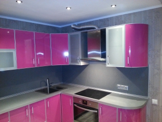 Светло розовая кухонная мебель эмаль на заказ
