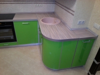 Светло зелёная кухонная мебель