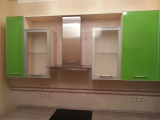 Светло зелёная кухонная мебель

