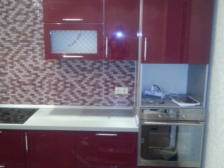 Красная угловая кухонная мебель